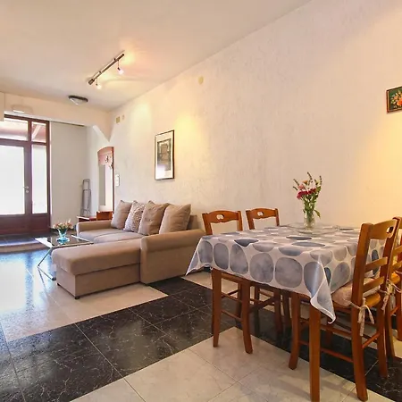 2281 Apartmán Pula