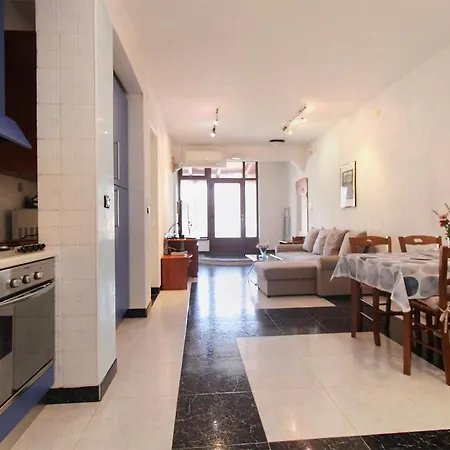 2281 Διαμέρισμα *